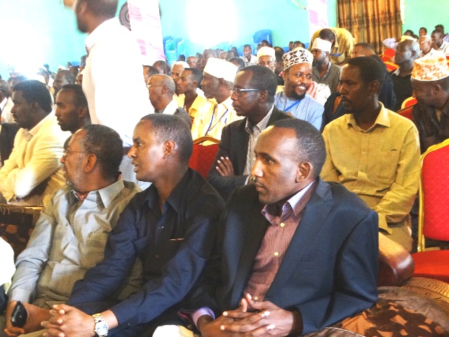 DHEGEYSO-Barlamaanka Galmudug oo kalsoonidii kala laabtay madaxweyne Guuleed.