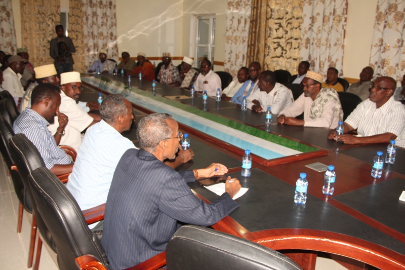 Sawirro-Madaxweyne Gaas oo lakulmay nabadoonada gobolka Nugaal.