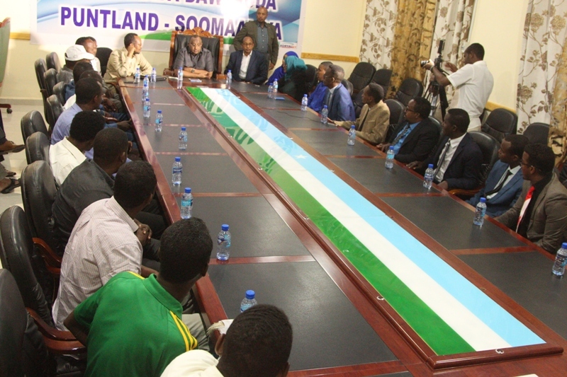 Madaxweynaha Puntland oo qaabilay dhalinyaro ka kala timid gobolada Soomaaliya.