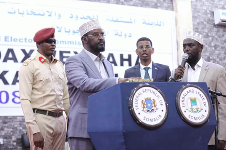 Madaxweyne Axmed Madoobe oo la dhaariyay (Sawiro)
