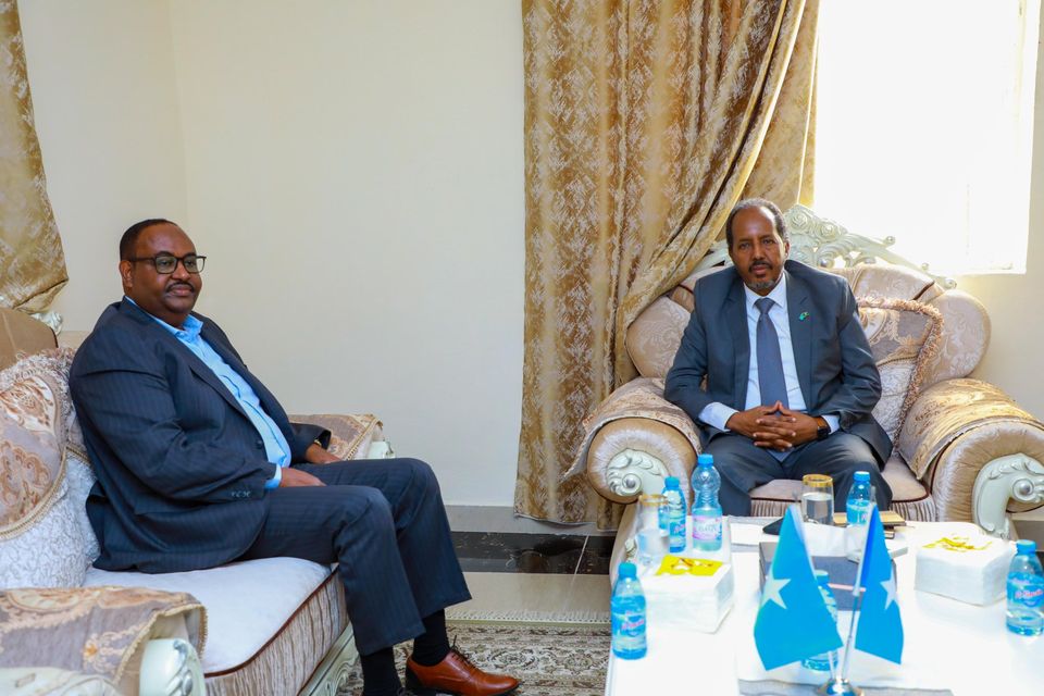 Madaxweynaha Puntland oo la kulmay Madaxweyne hore Xasan sheekh Maxamuud