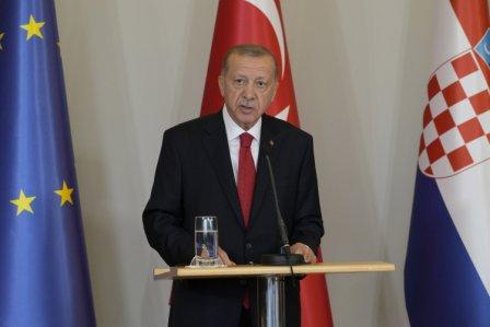 Madaxweynaha Turkiga Erdogan oo Fariin hanjabaada u diray Armenia