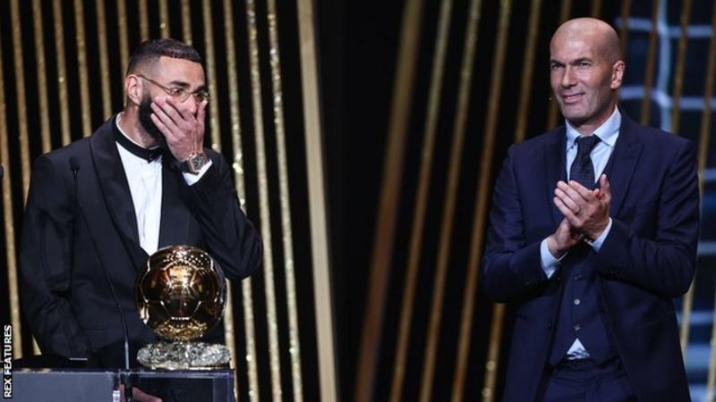 Weeraryahanka kooxda Real Madrid Benzema oo ku guuleystay markii u horaysay taariikhdiisa abaalmarinta Ballon d’or.