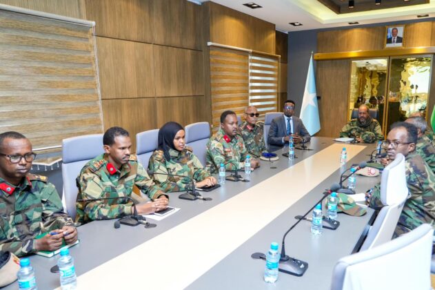 Maxaa ka soo baxay kulan uu Madaxweyne Xasan sheekh la qaatay saraakiisha Ciidanka Xoogga dalka ?