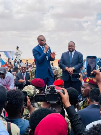 “Safarkeyga waa midnimo” Ra’iisul ysal Wasaare Xamse oo Laascaanood gaadhay