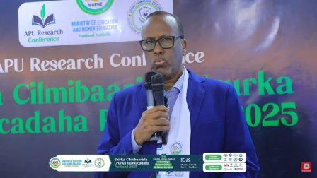 Hadal-jeedinta Gudoomiyaha Ururka Jamaacadaha Puntland Maxamed Cali ee Shirwaynaha Shirka 1aad Hadal-jeedinta Gudoomiyaha Ururka Jamaacadaha Puntland Maxamed Cali ee Shirwaynaha Shirka 1aad