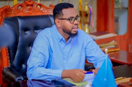 Gudoomiyaha degmada Bosaaso oo kulan ku saabsan dardargelinta amniga la qaatay Taliyayaasha Saldhigyada Bosaaso