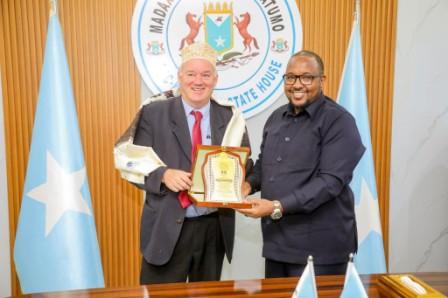 HOGGAAMIYAHA DAWLADDA SSC-KHAATUMO AYAA QAABILAY WEFTI SARE OO UU HOGGAAMINAYO DANJIRAHA BOQORTOOYADA NORWAY U FADHIYA DALKEENA AMB. CARSTEN