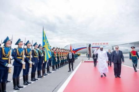 Assimi Goita, Madaxweynaha Mali, oo si diiran maanta loogu soodhaweeyey Moscow