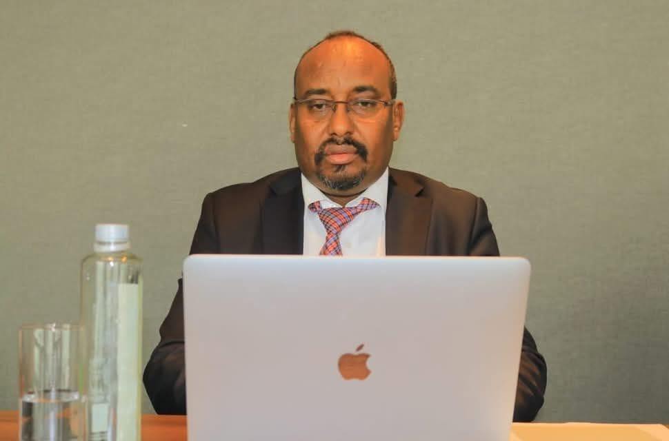 Waxaa qoray Siyad Ali Jama “Hashu maankayga gadee ma masaar bay liqday?”