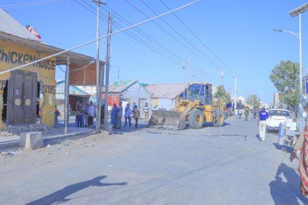 Dowladda Hoose ee Degmada Boosaaso ayaa maanta si rasmi ah u bilowday bannaynta waddooyinka magaalada Boosaaso, taas oo qeyb ka ah qorshayaasha hortabinta leh.
