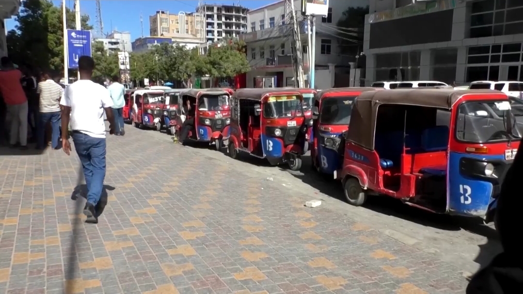 MADAXWEYNE XASAN SHIIKH OO DIYAAR U AH IN UU KURSIGA DHIIG U DAADIYO & DALALKII SOOMAALIYA IYO MAAMULADA SOOMAALIYA MASRUUFI JIRAY OO MUSALIF QARKA U SAARAN