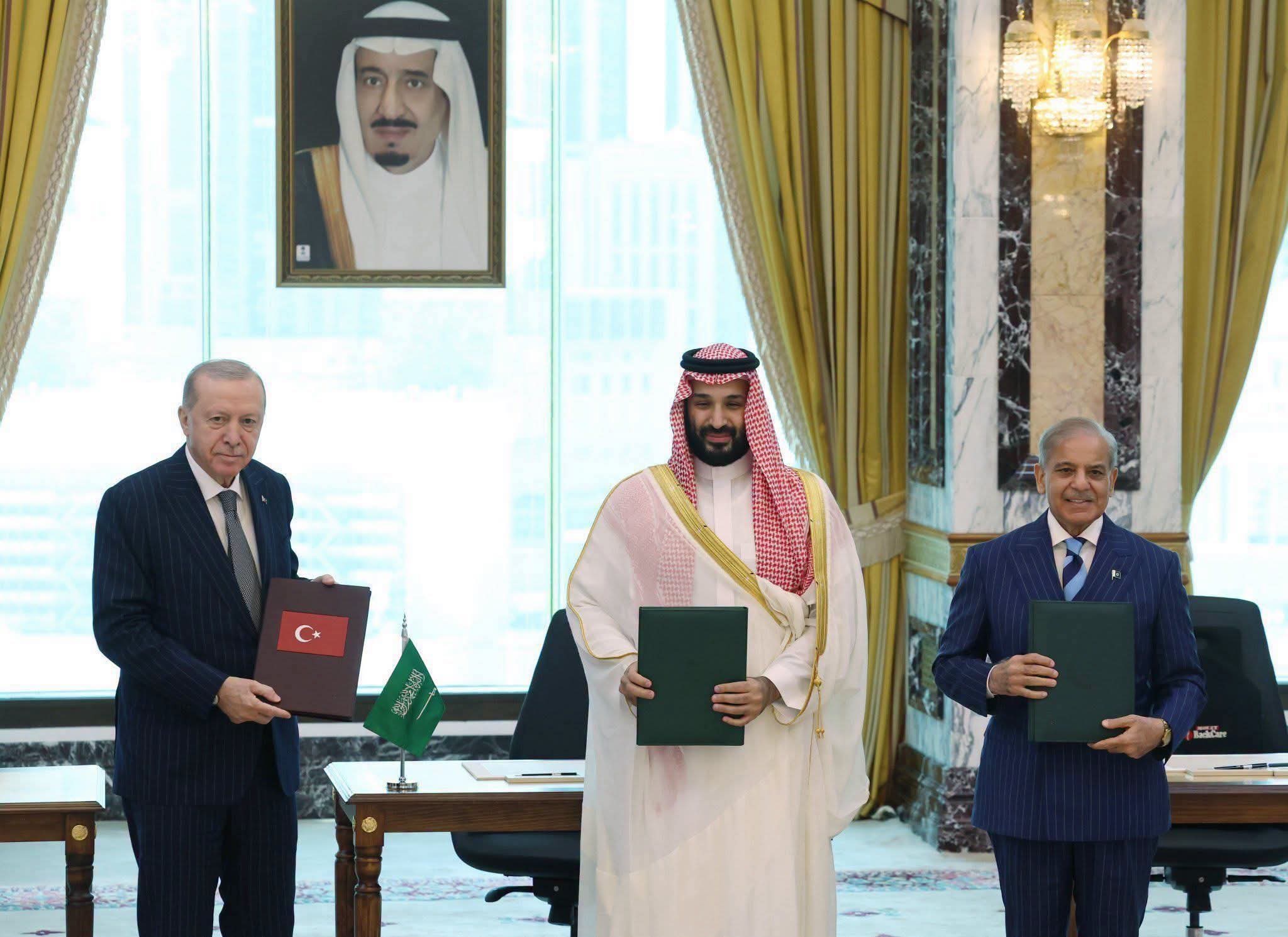 Muxuu yahay macnaha ka danbeeya Isbahaysiga cusub ee Sucuudiga, Turkiga & Pakistan?