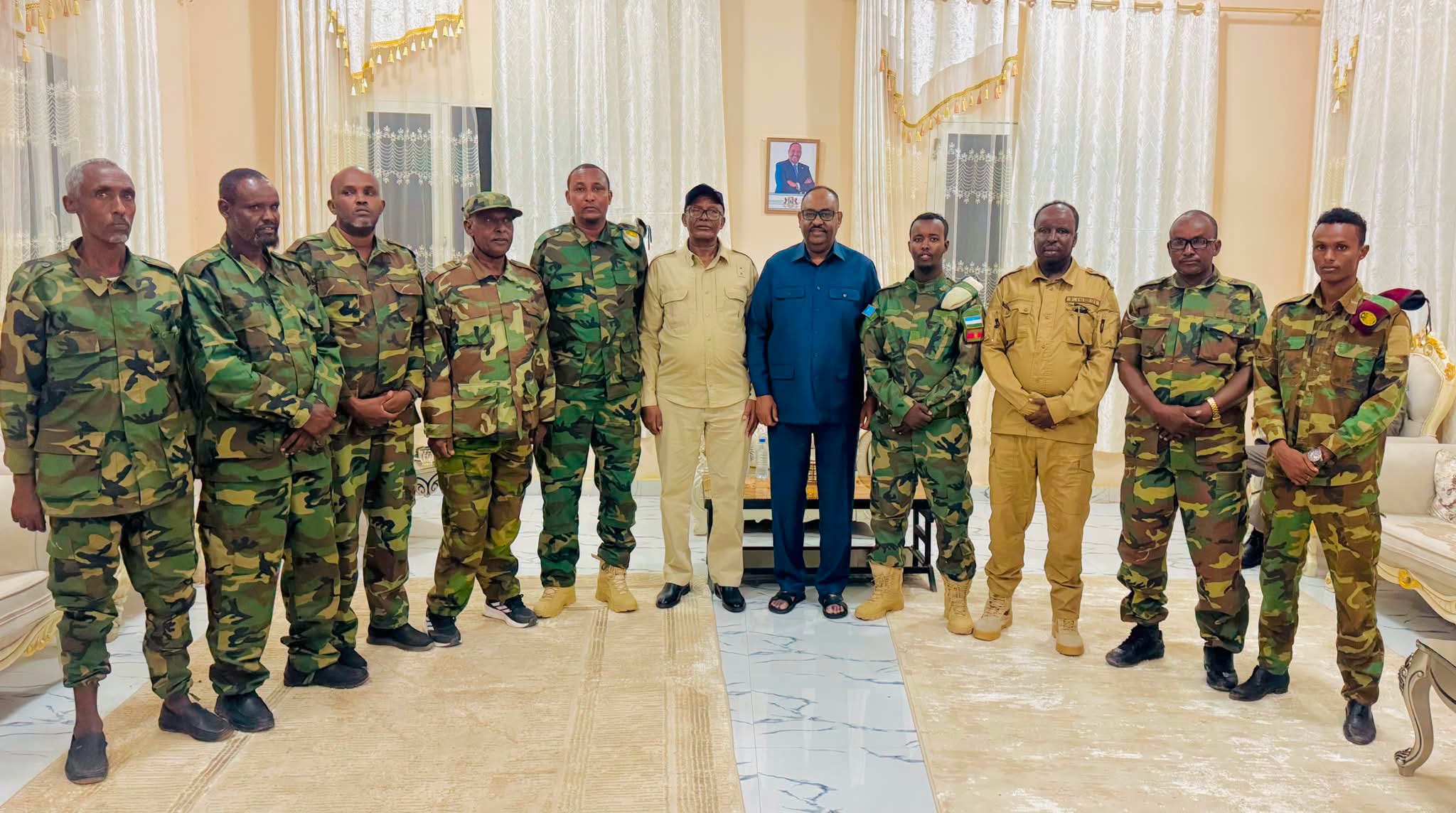 Deni oo Caawa la shiray Saraakisha Ciidanka Puntland (Sawiro)