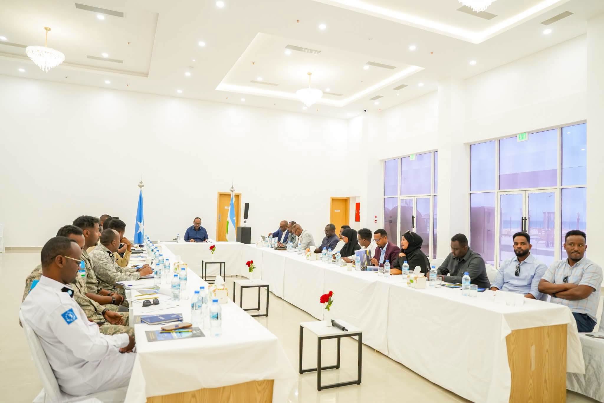 Madaxweyne deni oo la shiray saraakisha Ciidanka PMPF