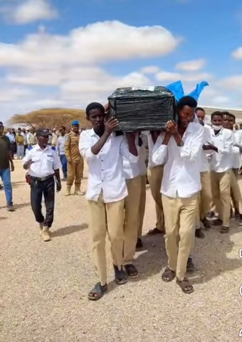 Aas-qaran ayaa Galkacyo loogu sameeyey rabbi ha naxariistee Meydka Xaawo Aadan Camey. Aas-qaran ayaa Galkacyo loogu sameeyey rabbi ha naxariistee Meydka Xaawo Aadan Camey.